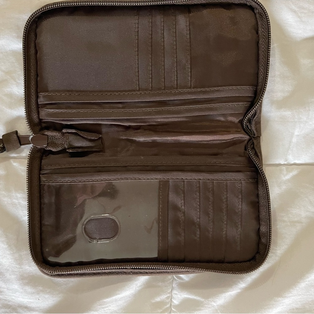 ThirtyOne Quilted Zip Wallet - Picture 3 of 3